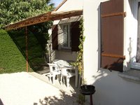 La terrasse du Gite de la Garrigue près d'Aubenas en Ardèche